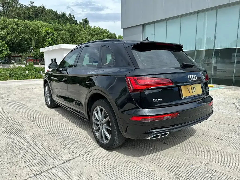 Audi Q5L — фото 5