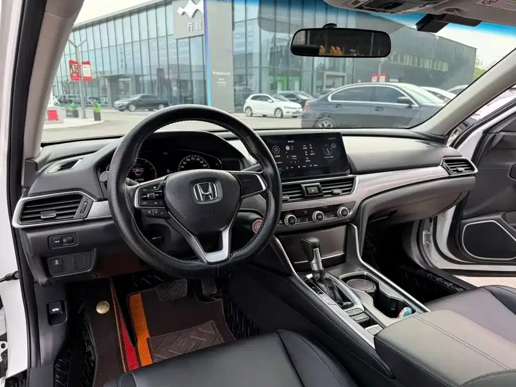 Honda Accord — фото 9