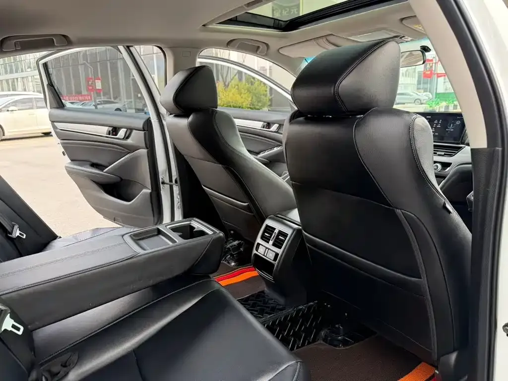 Honda Accord — фото 6
