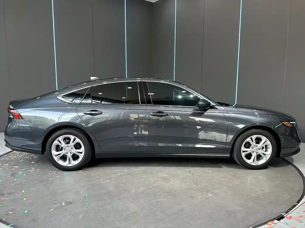 Honda Accord — фото 8