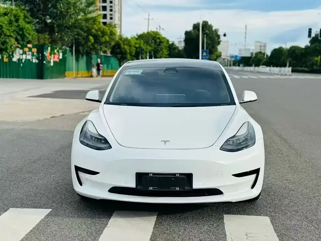Tesla Model 3 — фото 8