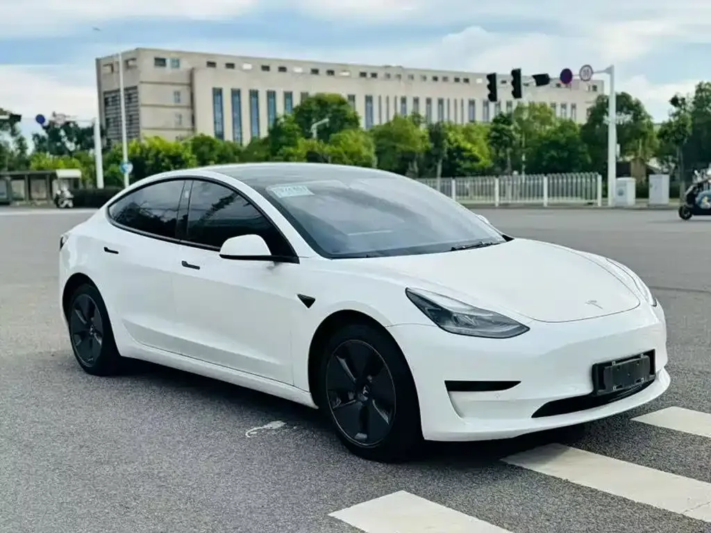 Tesla Model 3 — фото 4
