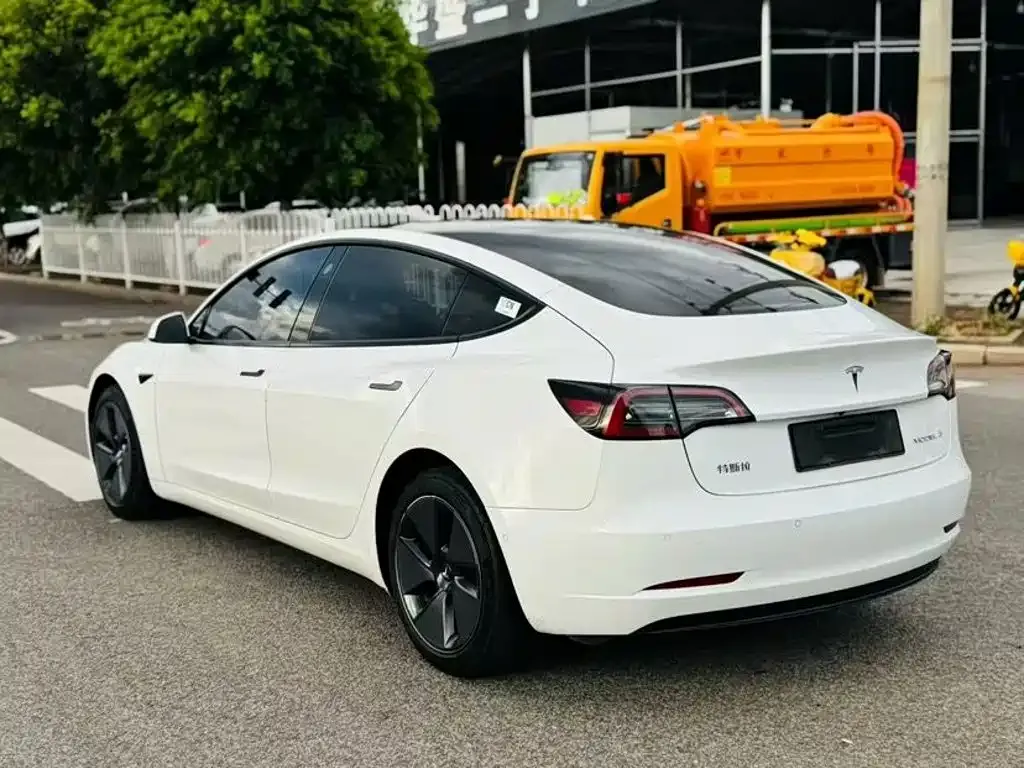 Tesla Model 3 — фото 7