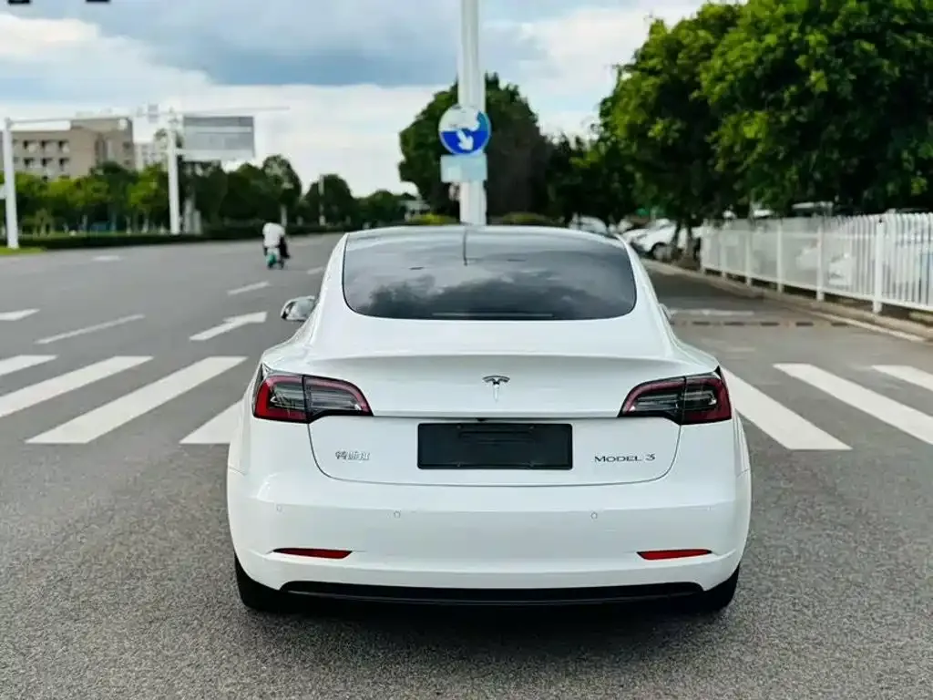 Tesla Model 3 — фото 2