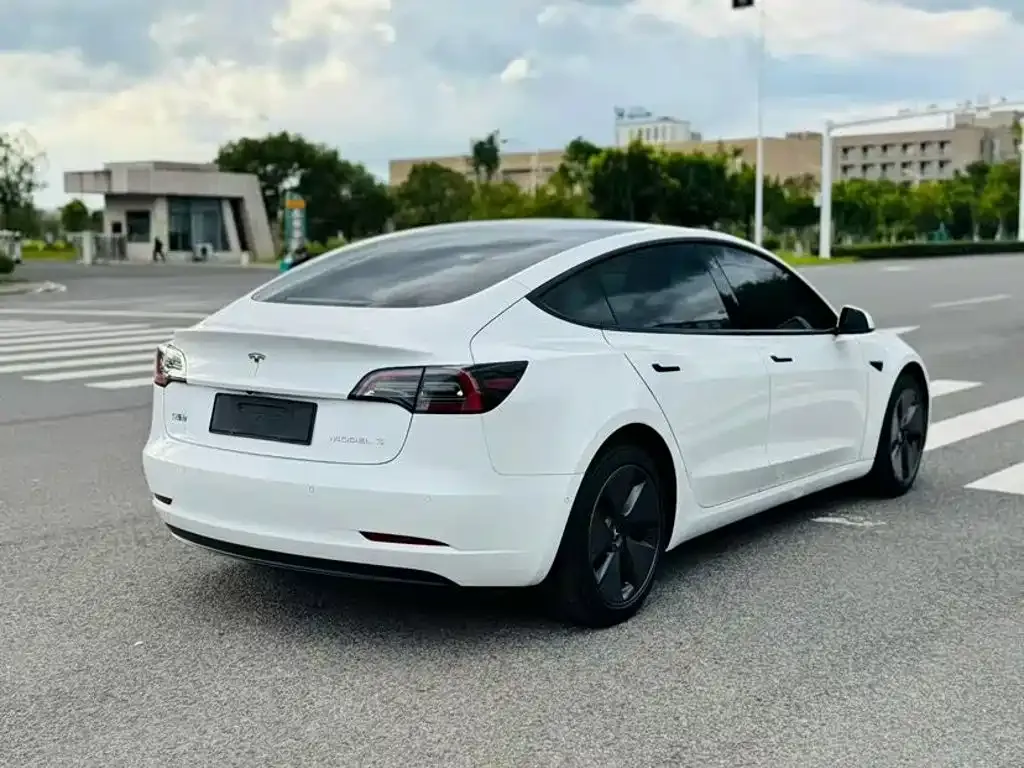 Tesla Model 3 — фото 6