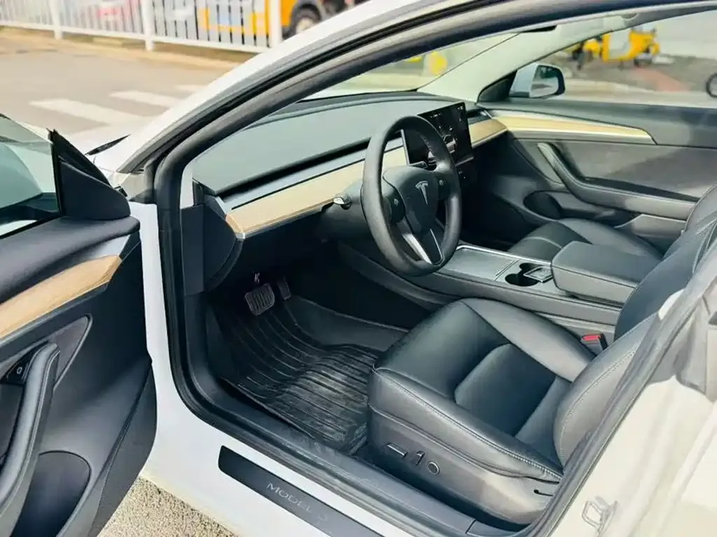Tesla Model 3 — фото 3