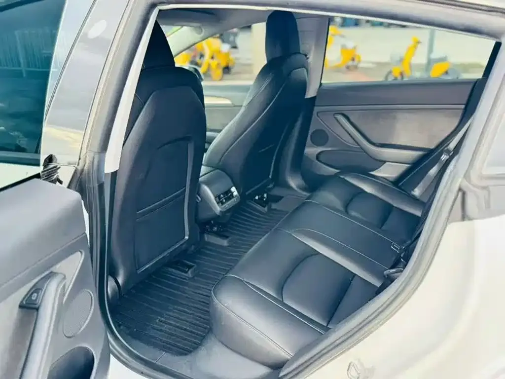 Tesla Model 3 — фото 9