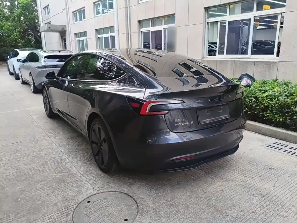 Tesla Model 3 — фото 7