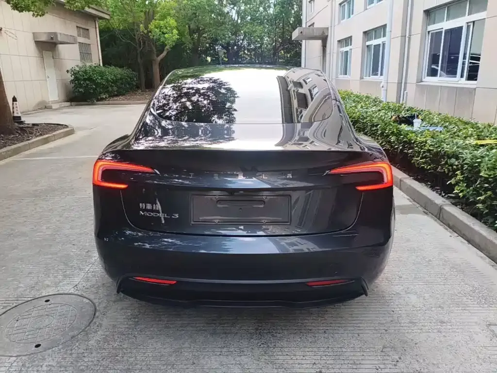 Tesla Model 3 — фото 9