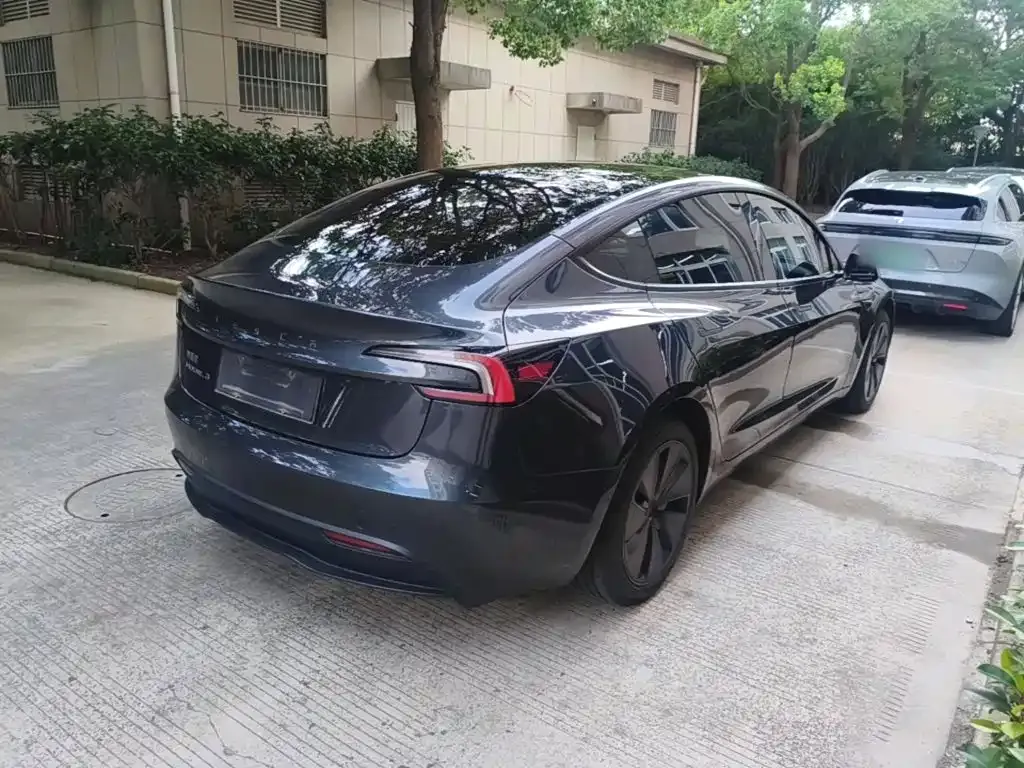 Tesla Model 3 — фото 8