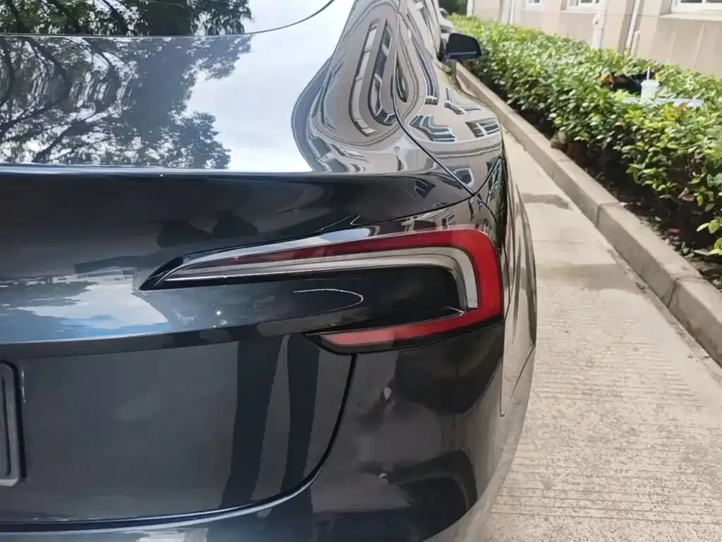 Tesla Model 3 — фото 3