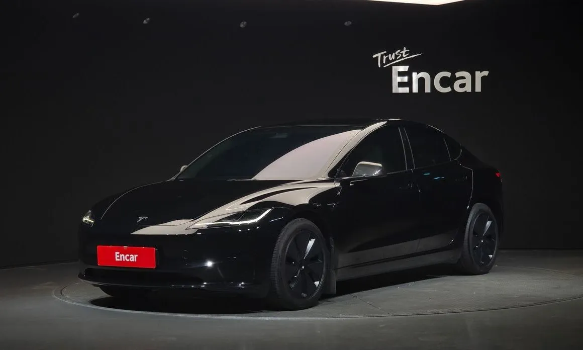 Tesla Model 3 — фото 1