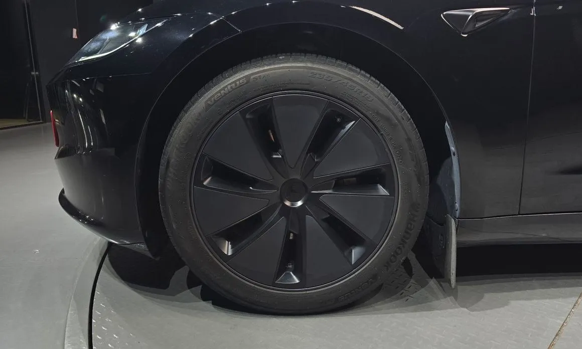 Tesla Model 3 — фото 3