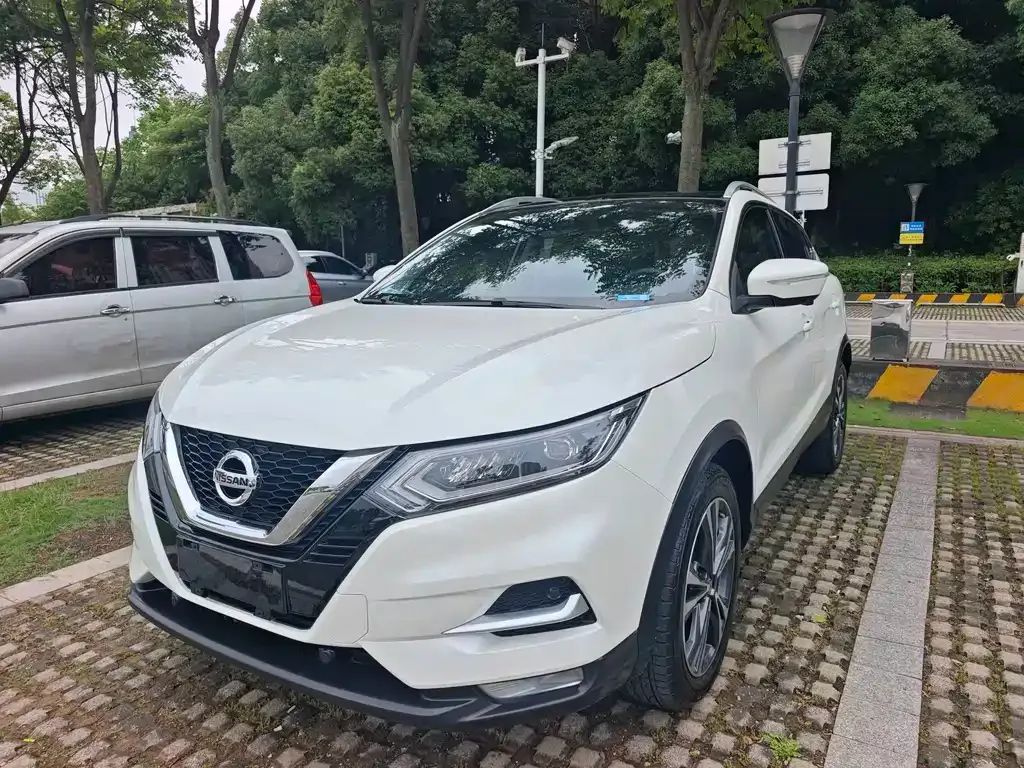 Nissan Qashqai — фото 1