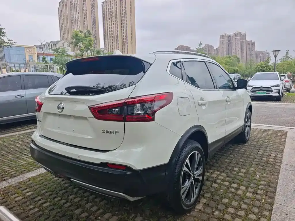 Nissan Qashqai — фото 7