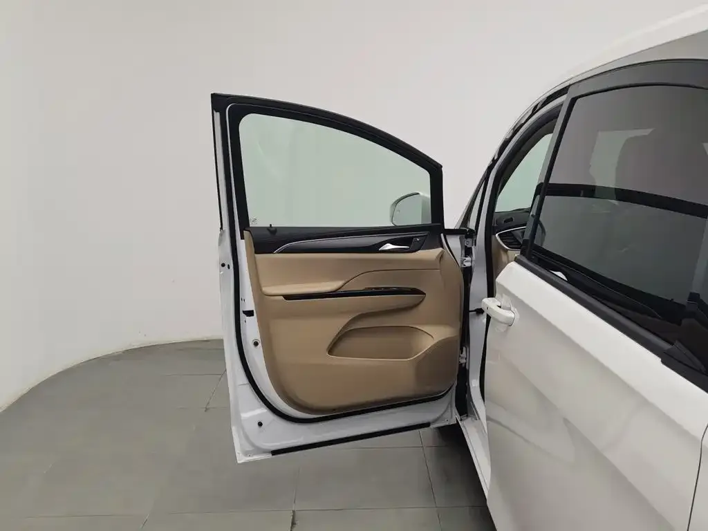 Buick GL8 Hybrid — фото 3