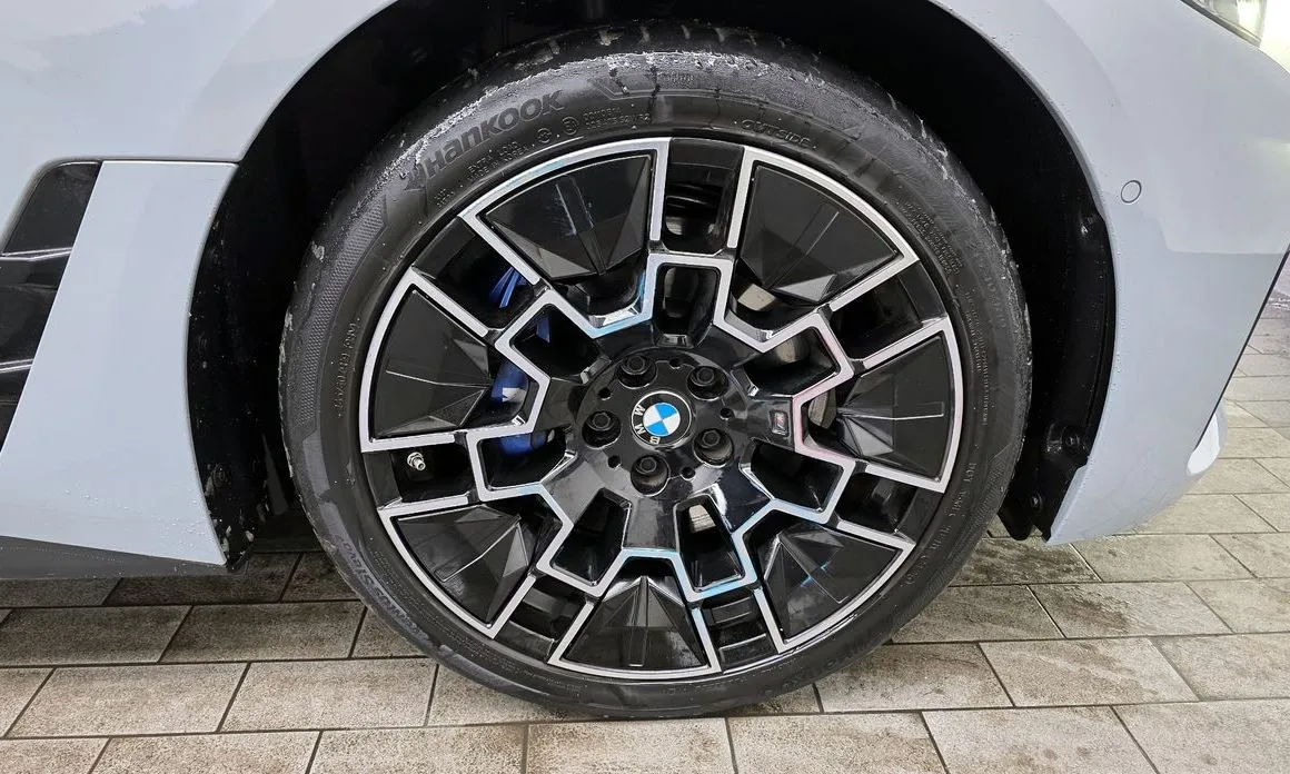BMW i4 — фото 7