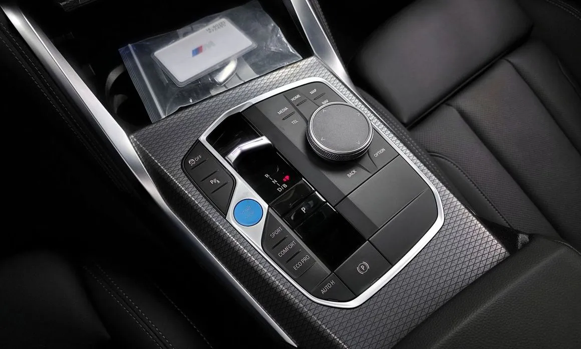 BMW i4 — фото 10