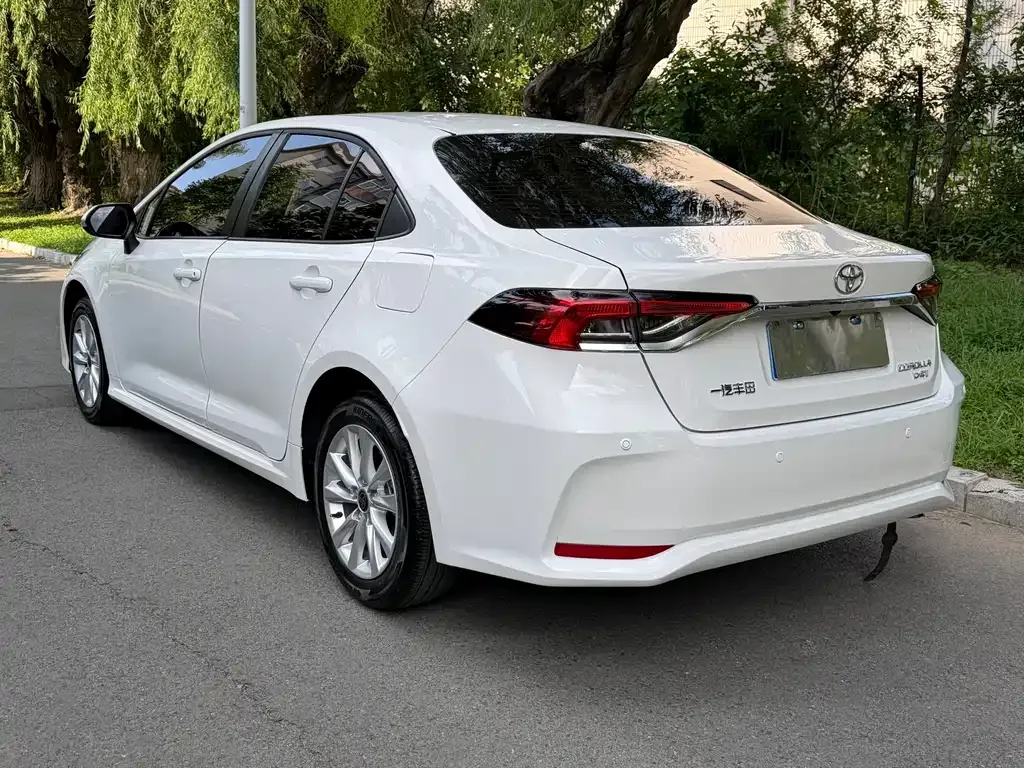Toyota Corolla — фото 10
