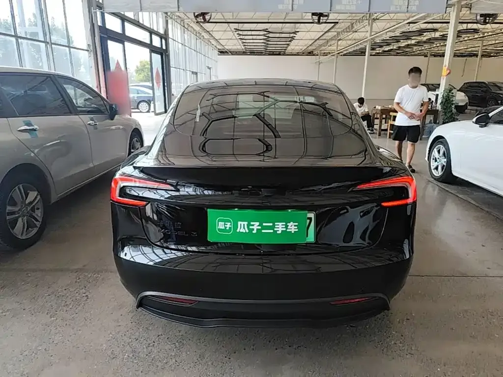 Tesla Model 3 — фото 9
