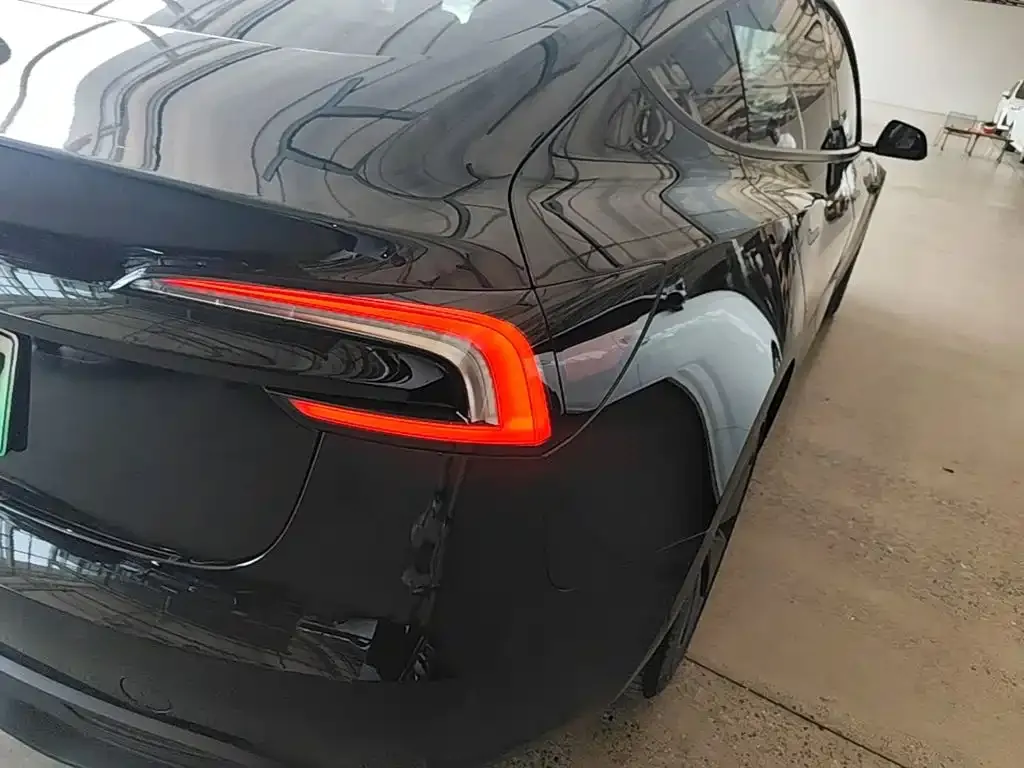 Tesla Model 3 — фото 4