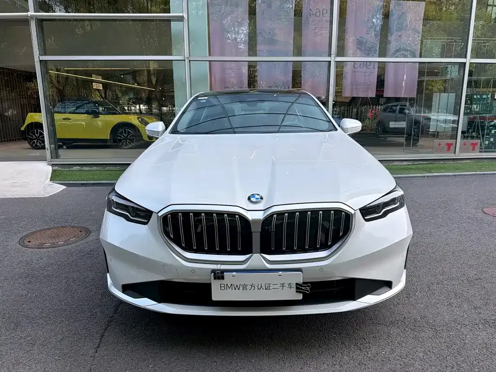 BMW 5 Series — фото 5