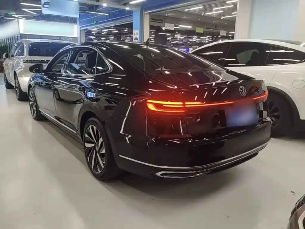 Volkswagen Passat — фото 8