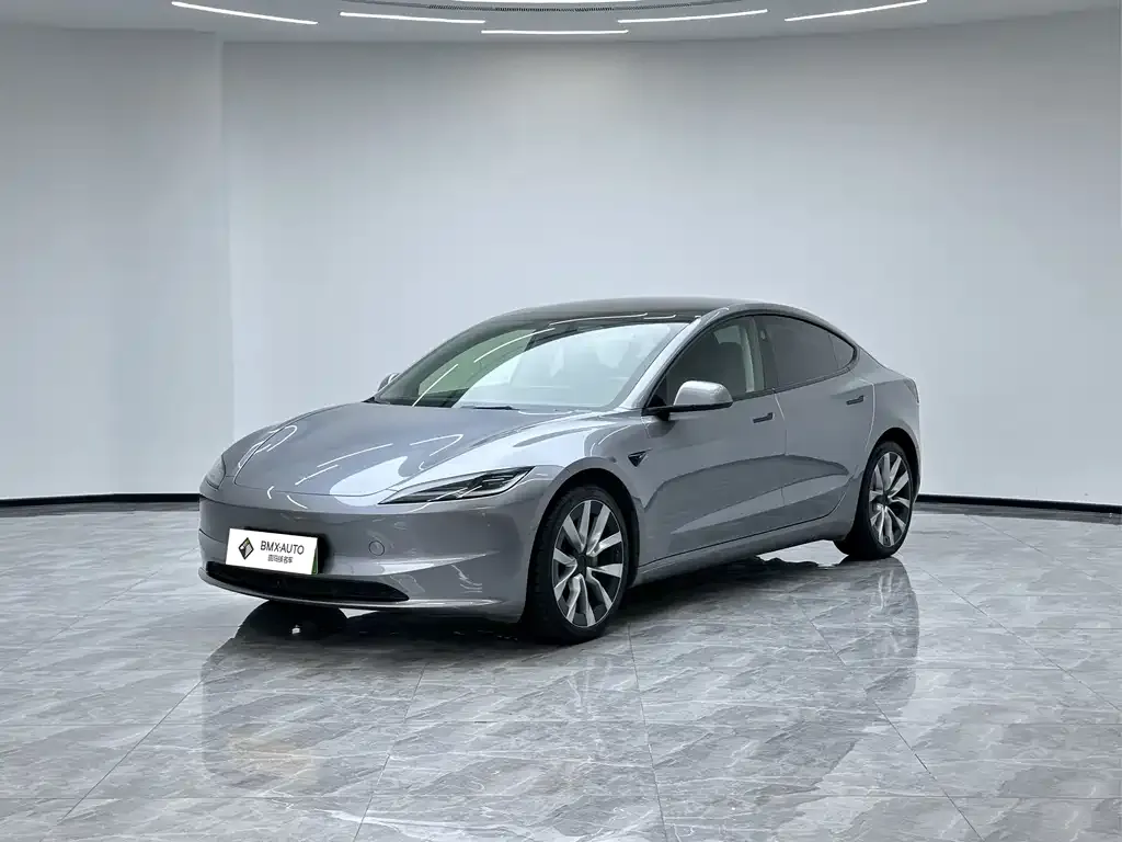Tesla Model 3 — фото 1