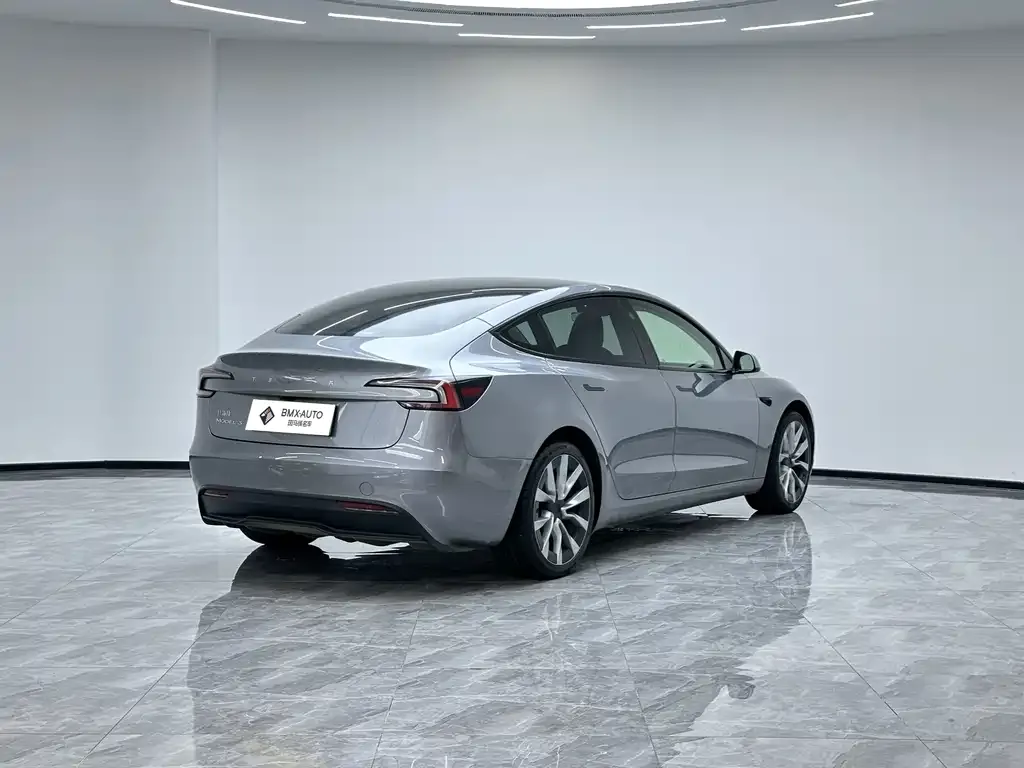 Tesla Model 3 — фото 5