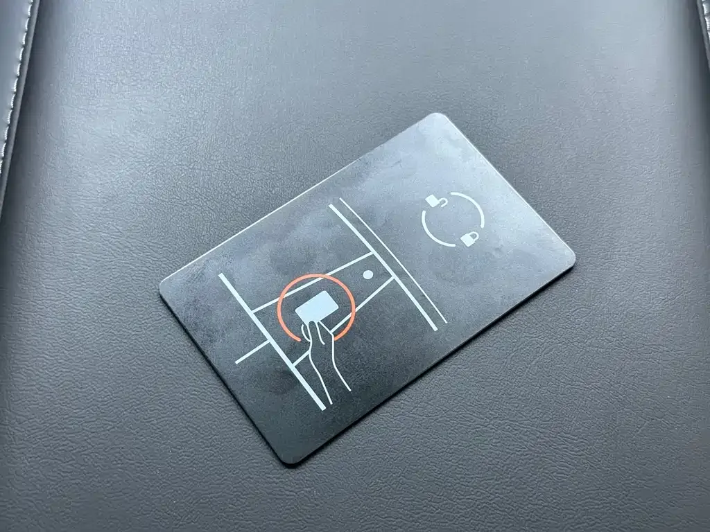 Tesla Model 3 — фото 10