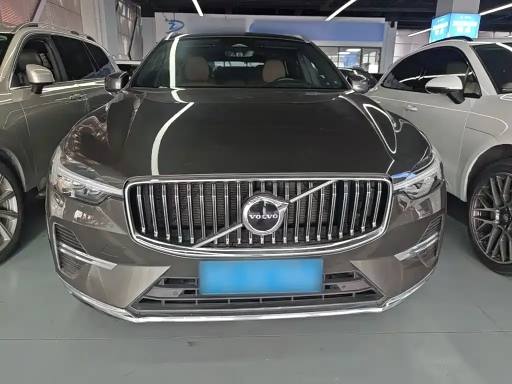 Volvo XC60 — фото 10