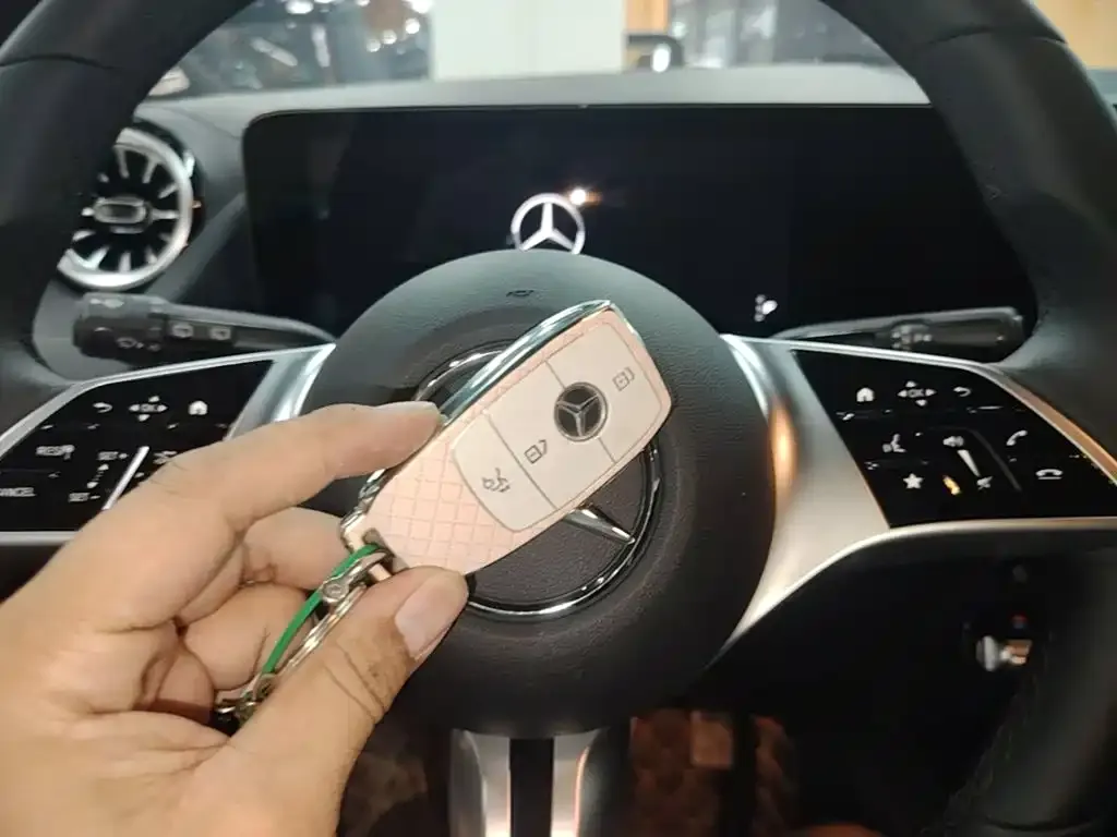 Mercedes-Benz EQA — фото 2