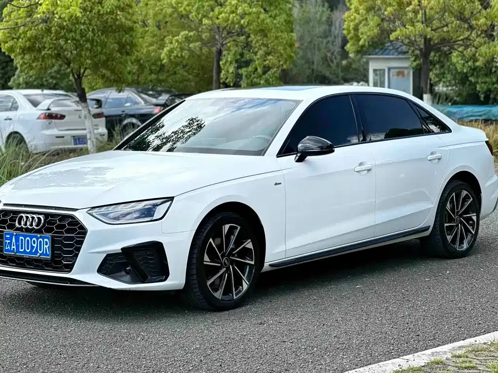 Audi A4L — фото 1