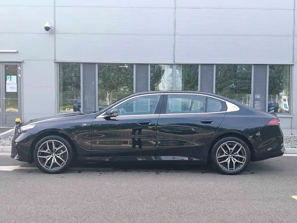 BMW i5 — фото 6