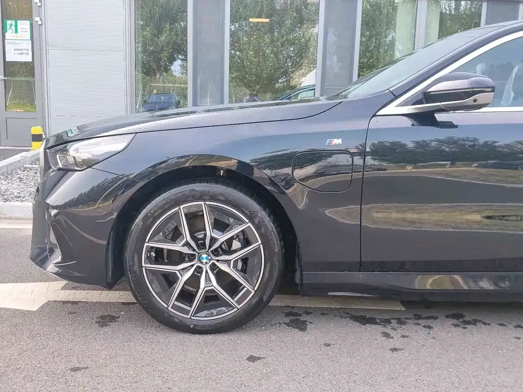 BMW i5 — фото 4