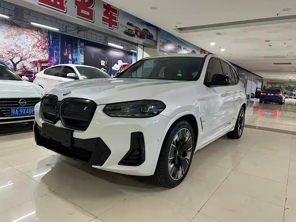 BMW iX3 — фото 1