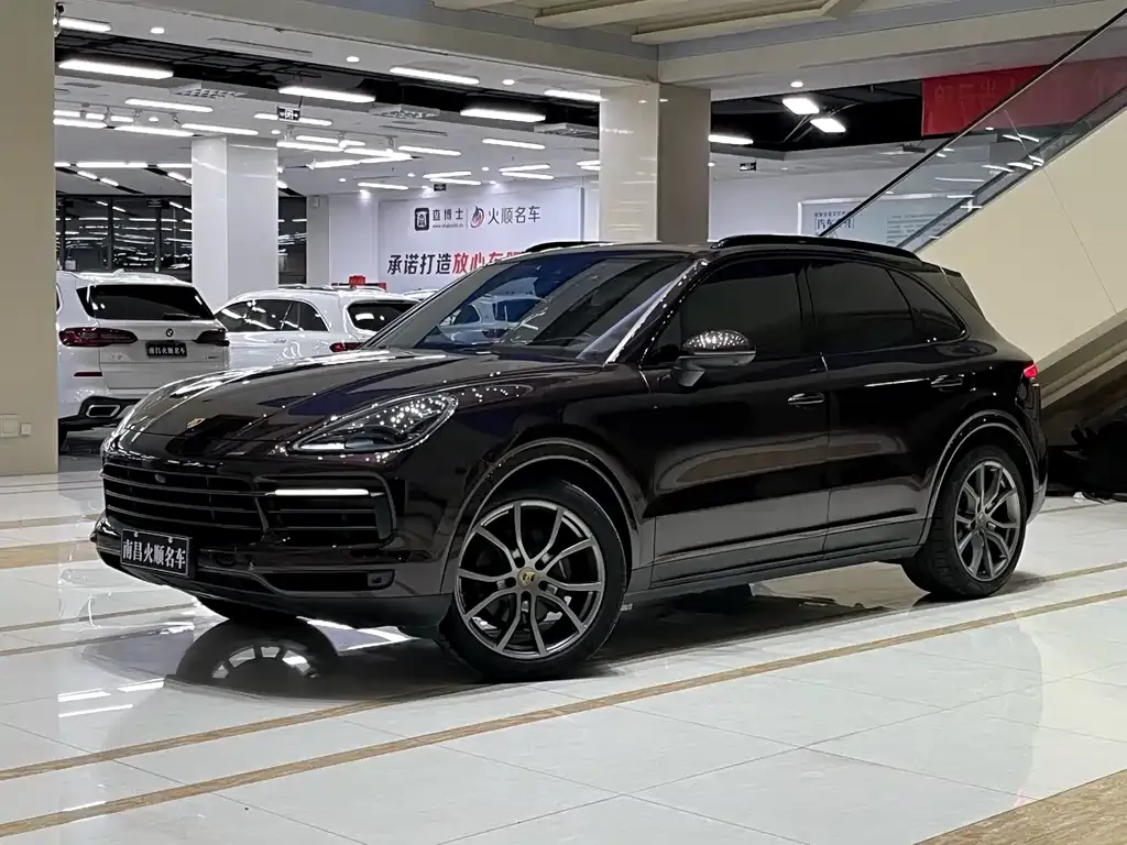 Porsche Cayenne — фото 1