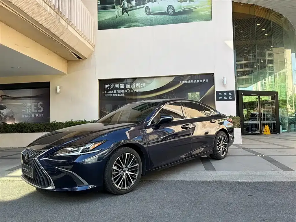 Lexus ES — фото 1
