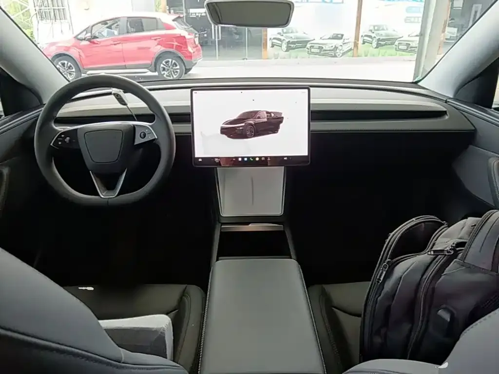 Tesla Model Y — фото 8