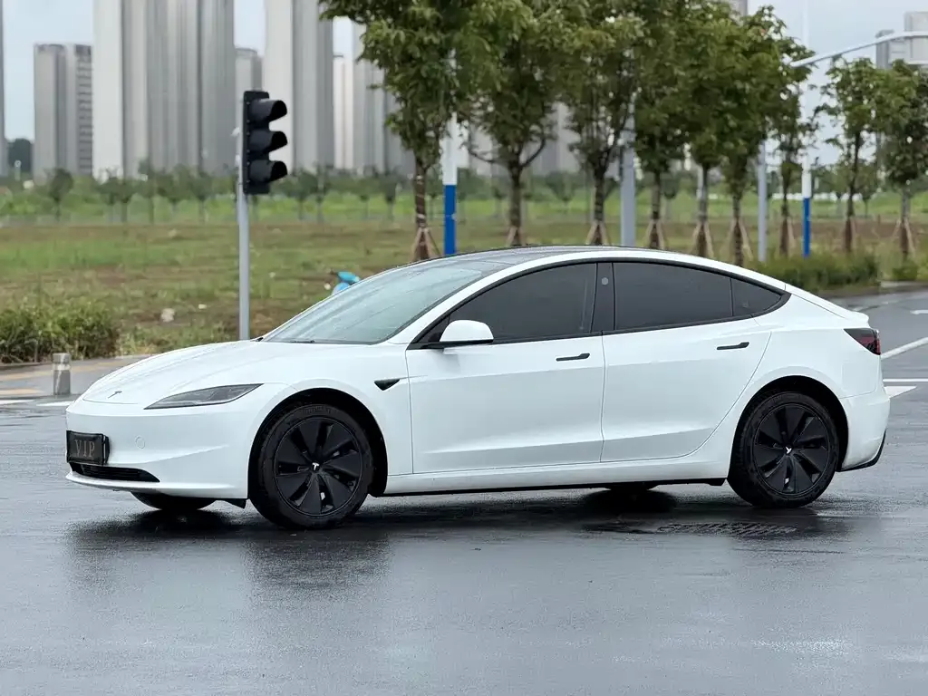 Tesla Model 3 — фото 5
