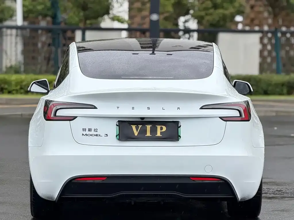 Tesla Model 3 — фото 10