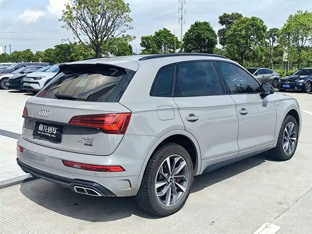 Audi Q5L — фото 9