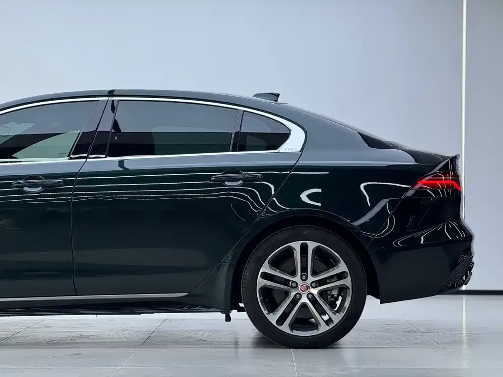 Jaguar XEL — фото 2