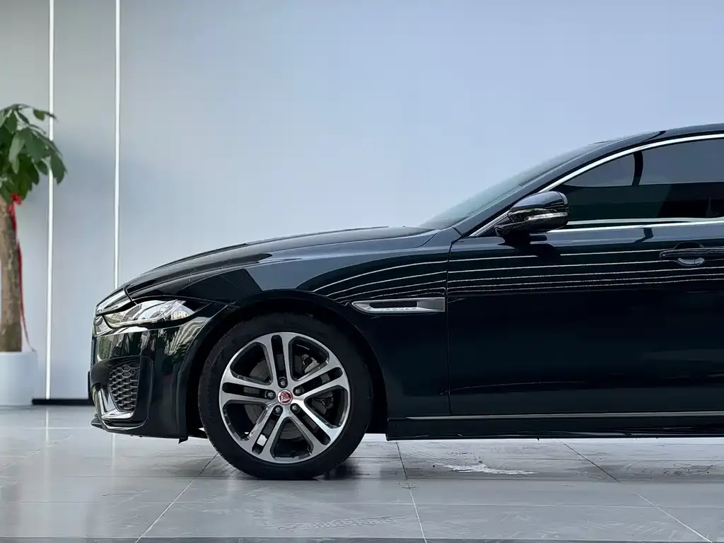 Jaguar XEL — фото 3