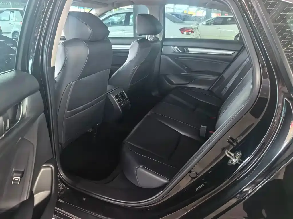 Honda Accord — фото 6