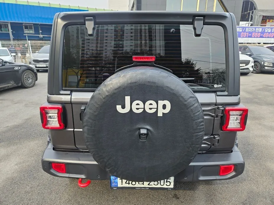 Jeep Wrangler — фото 9