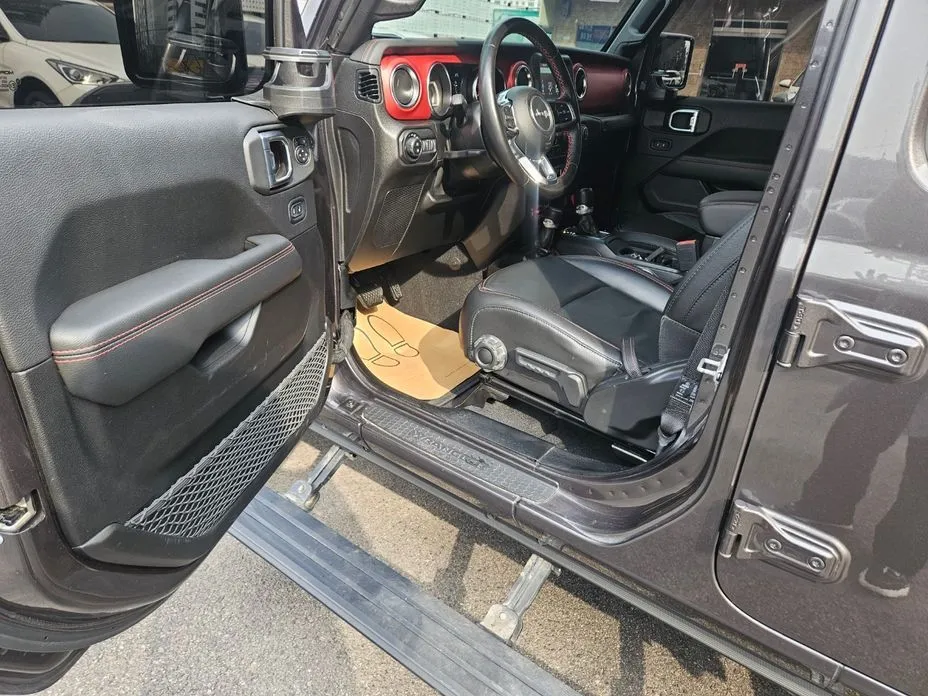 Jeep Wrangler — фото 10