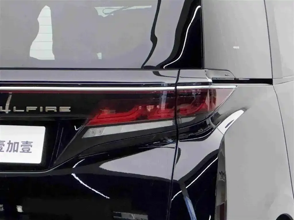 Toyota Vellfire — фото 2