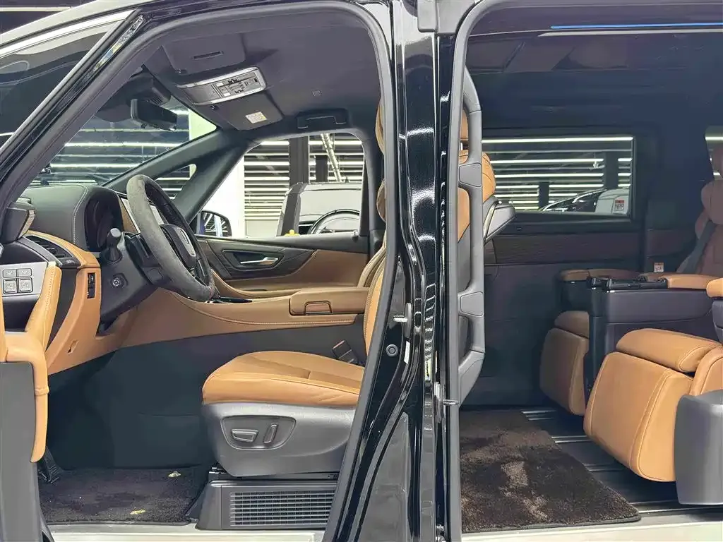 Toyota Vellfire — фото 7