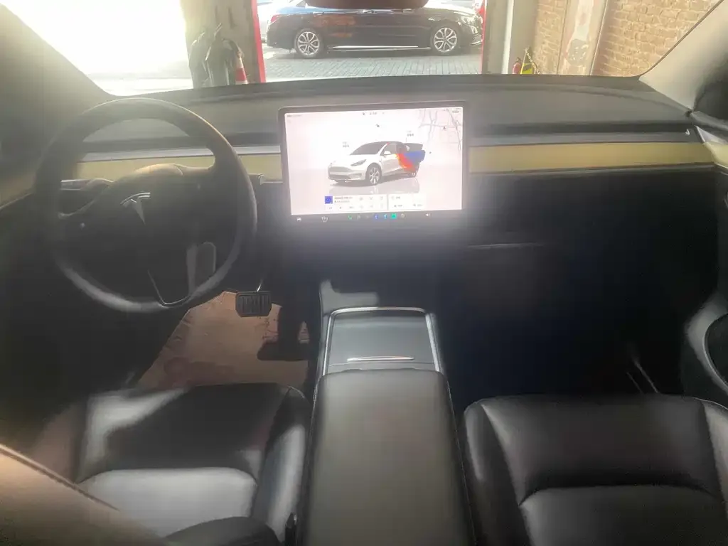 Tesla Model Y — фото 4